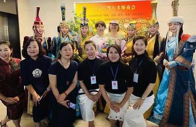 「品味藝術(shù)之美」朗誦與藝術(shù)展沙龍暨「什么是美」專題講座圓滿落幕
